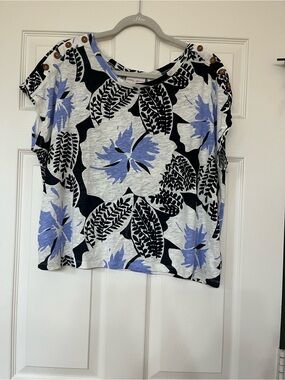 Laura Ashley Short-Sleeve Floral Tee in Light Gray, Blue & Black